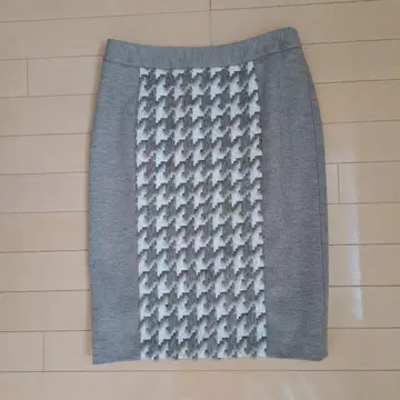 아쿠아스큐텀 타이트 스커트