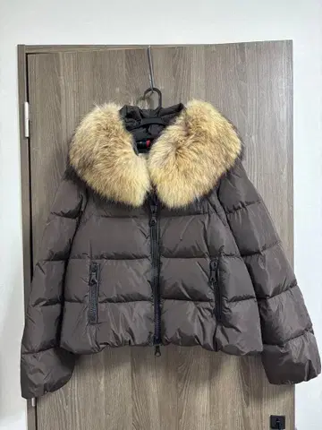 MONCLER 브라운 다운 자켓 퍼 포함