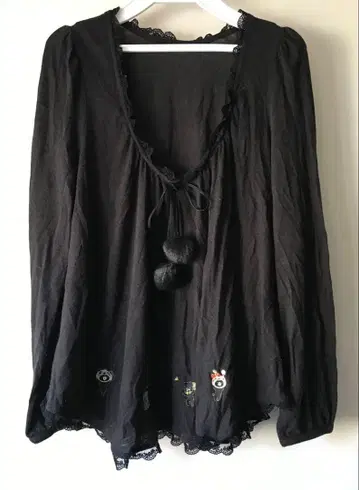 프랑슈리페 상의 자수 애니멀