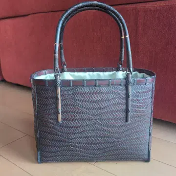 다크 브라운 대나무 세공 바스켓백 토트백