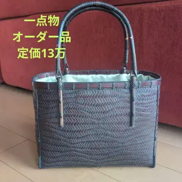 다크 브라운 대나무 세공 바스켓백 토트백