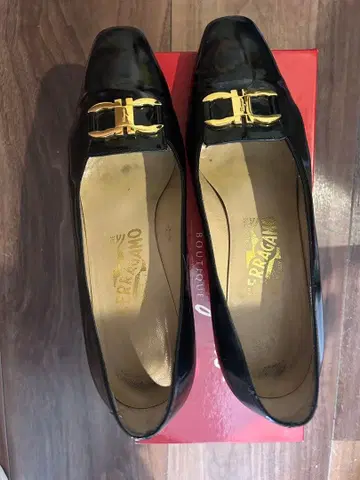 Ferragamo 블랙 가죽 로퍼