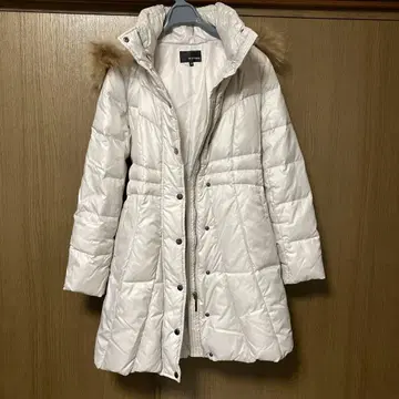 퍼 달린 다운 자켓