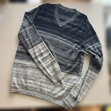 EPOCA UOMO 그라데이션 V넥 스웨터