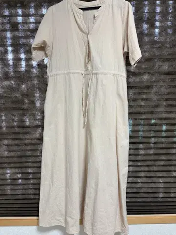 어반 리서치 베이지 반팔 롱 원피스