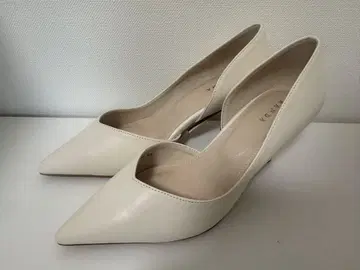 RANDA 화이트 스틸레토 펌프스 22.5cm