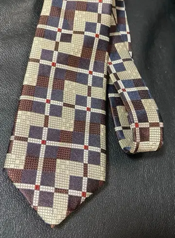 넥타이 일본제 (보는 시점에 따라 색상 변화)