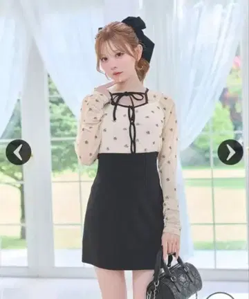 미셸 마카롱 허리 라인 슬림 레그 스커트 비쥬 장식 블랙