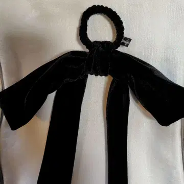 제니퍼 오렛 벨벳 리본 포함 머리끈 블랙