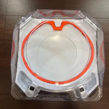 베이블레이드 스타디움과 런처 세트