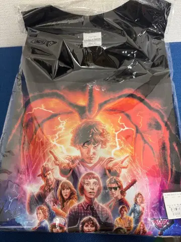 [ 미사용 새상품 ] 스트레인저 싱스 T셔츠 블랙 컬러 키링 포함