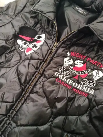 [ 새상품급 ] INFINITY 다운 자켓 퀼팅 해골 자수 스카잔