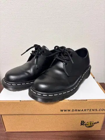 닥터마틴 화이트 스티치 3홀 신발 24cm