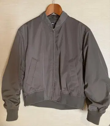 유니클로 c 봄버 자켓 ma-1 올리브