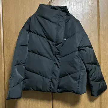 GALLORIA 블랙 다운 자켓 숏 기장