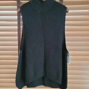 LASUD 블랙 슬리브리스 스웨터