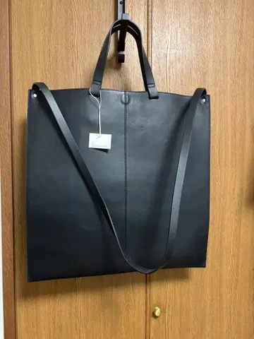 ZARA 리미티드 에디션 플랫 가죽 토트백 천연 가죽