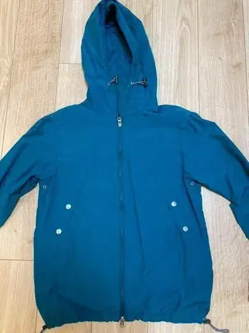 뷰티&유스 마운틴 후드티 [ M 사이즈 ]