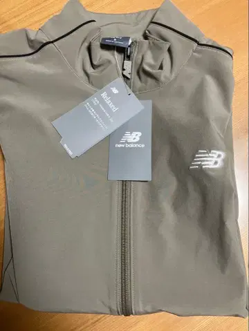택 포함 미사용 새상품! New Balance 윈드브레이커 상하의 세트