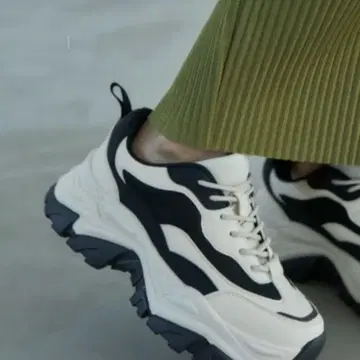 시마무라 다나카 리나 스니커즈