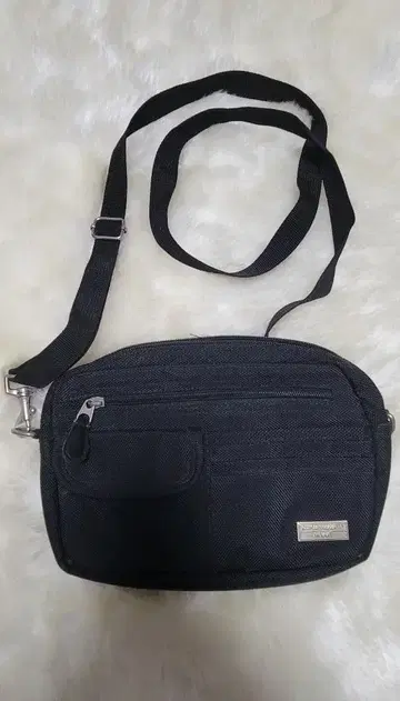 블랙 나일론 숄더백 중형
