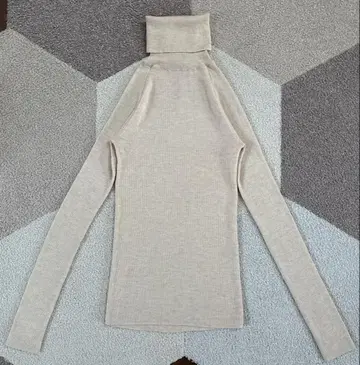 뷰티앤유스 울 리브 니트 아이보리색