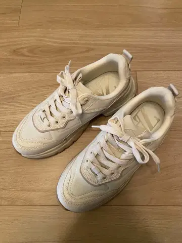 ZARA 통굽 스니커즈 (크림색)