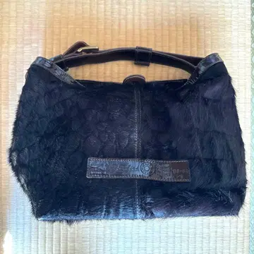 페리지의 송치백 짙은 갈색