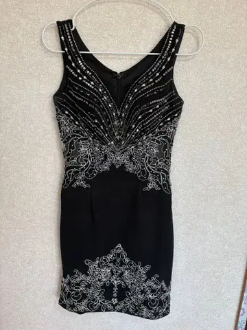 IRMA 비즈 자수 블랙 드레스