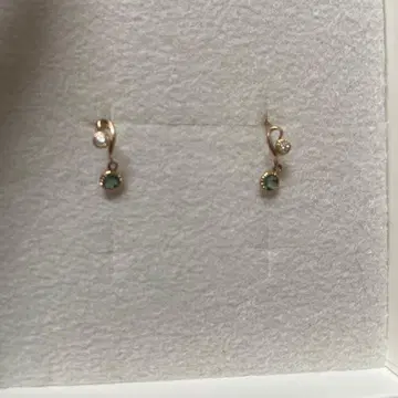 골드 후크형 귀걸이 에메랄드 k10 각인 있음