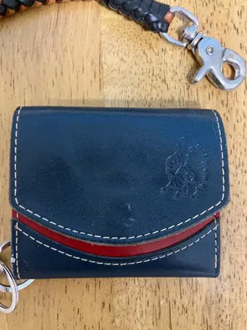 작은 지갑 콰트로 가츠 페케뇨 프렌치 토스트 스트랩 포함 도치기 가죽