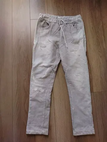 데미지 가공 라이트 그레이 조거 팬츠