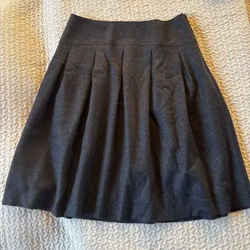 [ UNTITLED ] 차콜 그레이 스커트 사이즈 3