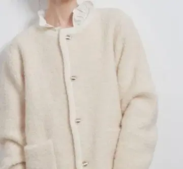 로페피크닉 크림색 버튼 가디건