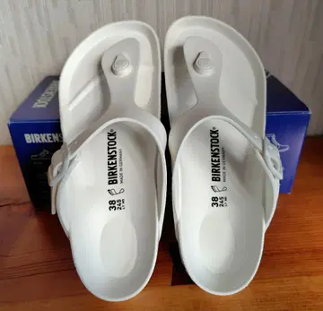 미사용 새상품 BIRKENSTOCK 화이트 플랫 샌들 38