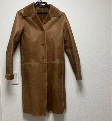 Theory 브라운 무스탕 코트