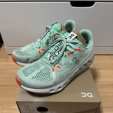 [ 새상품급 26cm ] 온 클라우드서퍼 러닝화