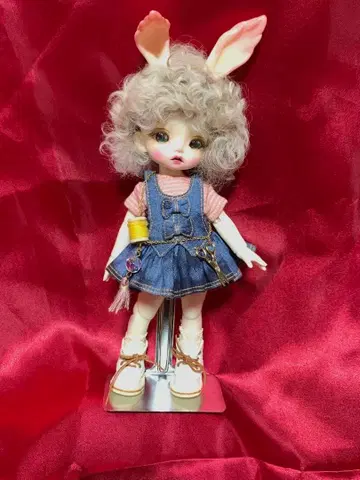 Tokissi Follow the white rabbit