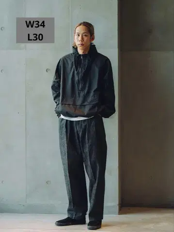 FARAH Two-tuck Wide Tapered Pants Black