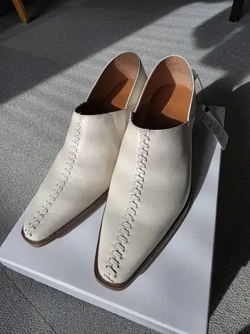 화이트 레이스업 디자인 슬립온