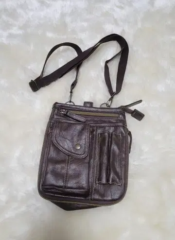 브라운 가죽 숄더백