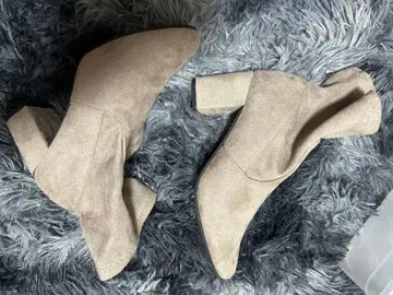 리나 그레이스 베이지 스웨이드 부츠