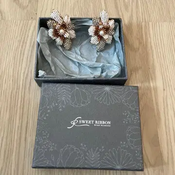SWEET RIBBON 플라워 모티브 귀찌 액세서리