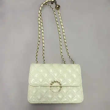 화이트 퀼팅 숄더백