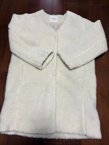 [ 몇 회만 착용 ] FREAK'S STORE 아이보리 보아 코트