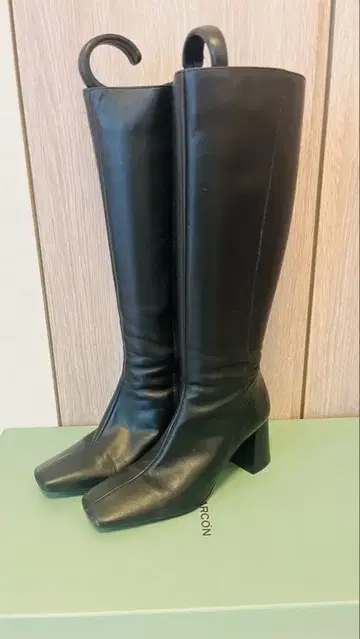 블랙 스퀘어토 롱 부츠