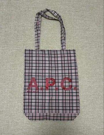 A.P.C. 체크 무늬 토트백