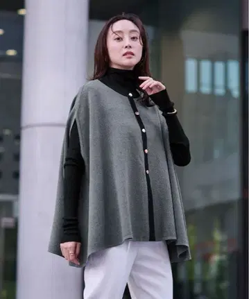 새상품 골드 단추 케이프 니트 가디건