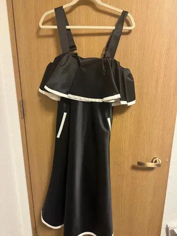 로지몬스터 블랙 새틴풍 드레스