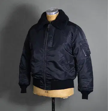 기간 한정! M 사이즈 B-15D 플라이트 자켓 US.MODEL